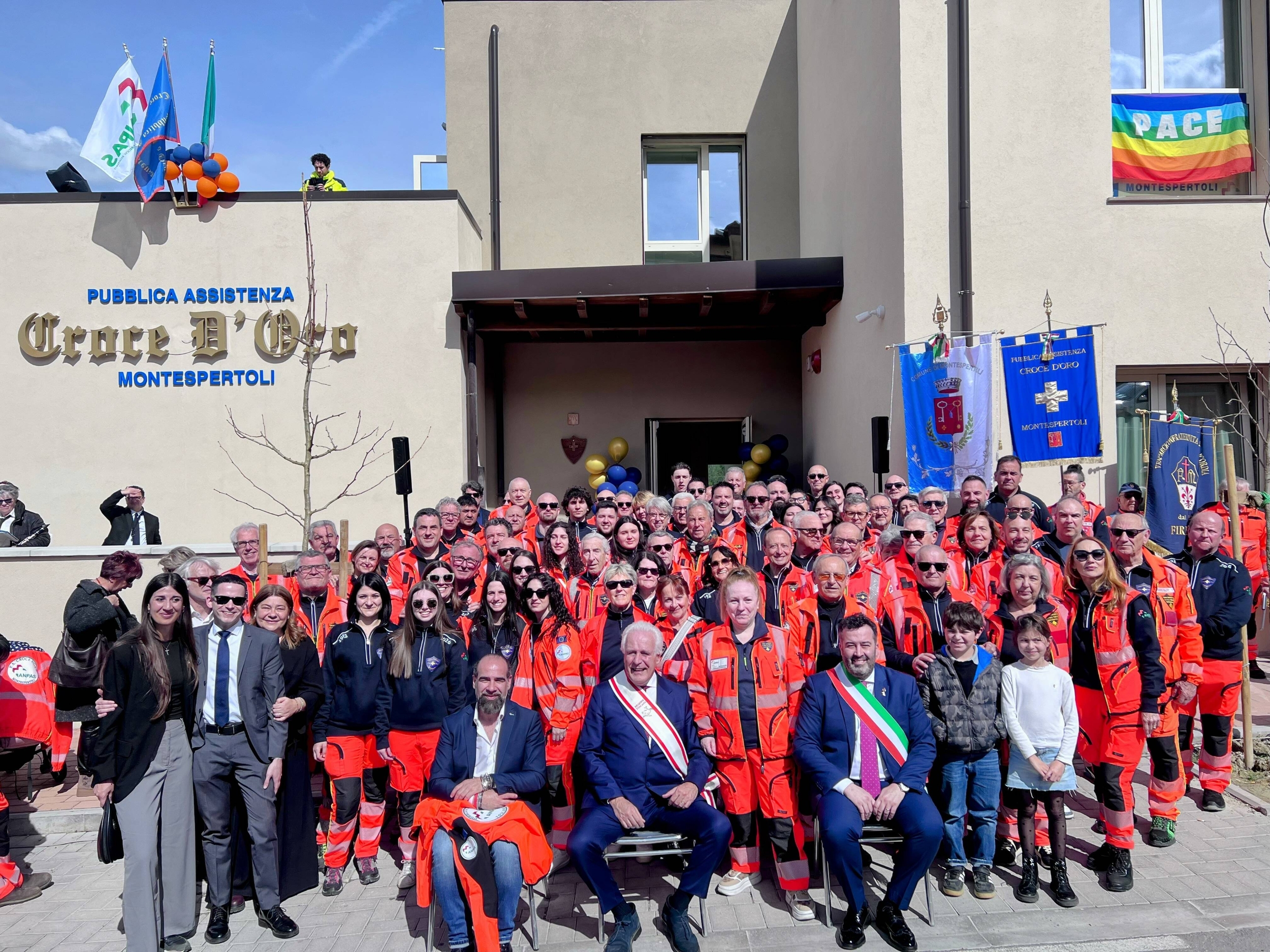 Foto gruppo nuova sede P.A. Croce d'oro
